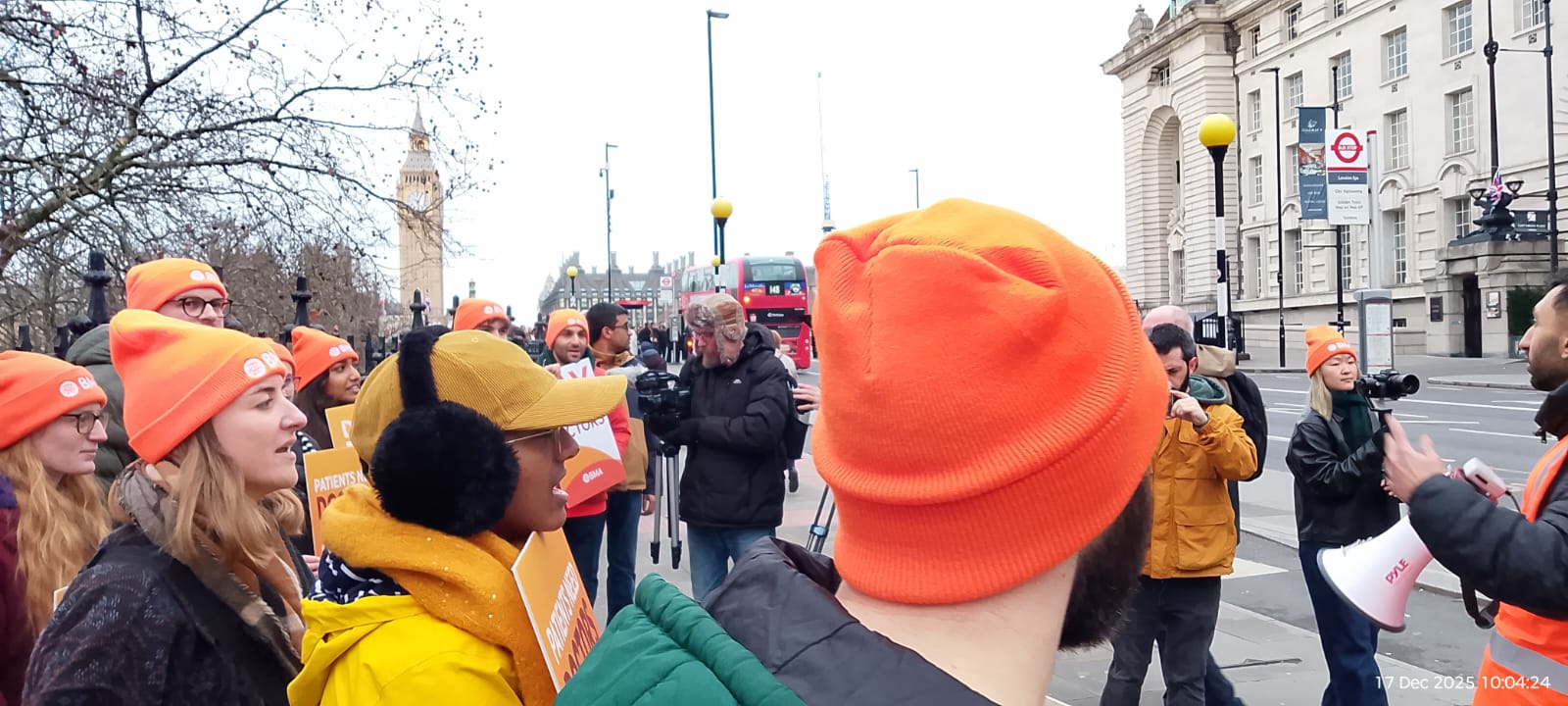 BMA Picket Line Outside St Thomas’ Hospital 17 December 2025